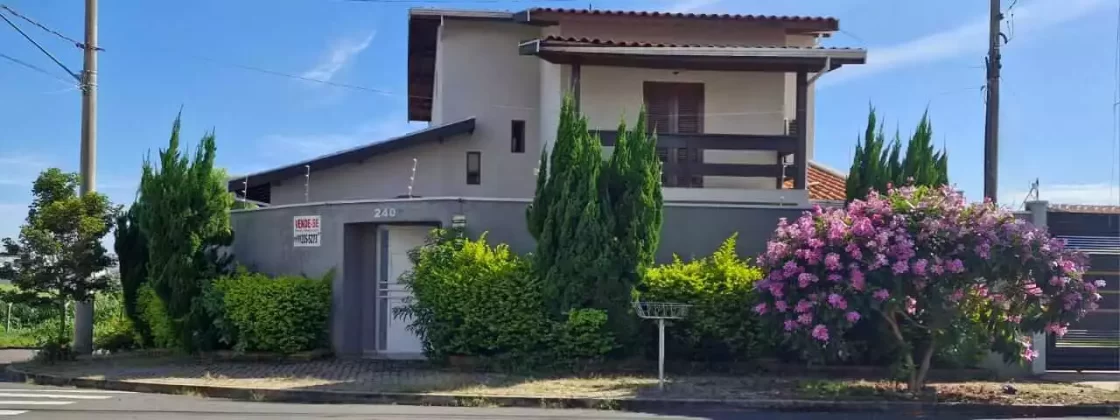 Sobrado com Piscina no Jardim Regina